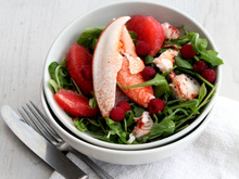 Salade de homard au pamplemousse et framboises
