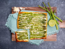 Repas de Pâques : cette recette de tarte fine aux asperges et chèvre frais est l’entrée idéale