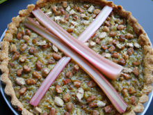 Tarte à la rhubarbe et aux noisettes