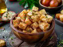 Voici nos meilleures astuces pour réaliser vos croûtons maison bien croustillants et savoureux pour sublimer vos soupes !