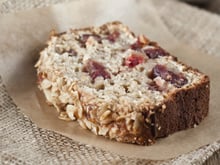 Cake aux cranberries mouillé au rhum