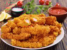 "Pour manger du poulet de manière saine et simplissime" : une diététicienne partage sa recette de nuggets !