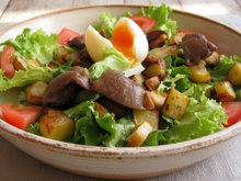 Salade gourmande aux gésiers confits et pommes sarladaises