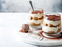 “Vous allez adorer” : Simone Zanoni partage sa recette ultra gourmande de tiramisu glacé !