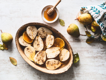 Comment faire des poires rôties au four, un dessert simple et délicieux parfait pour la saison !