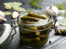 Au vinaigre ou aigre-doux, comment réussir facilement des cornichons maison ?