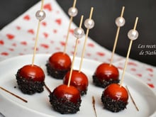 Tomates cerises d'amour et graines de sésame