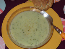 Velouté de radis noir à la fève tonka