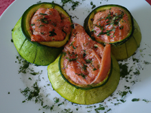 Courgettes farcies au saumon fumé et à l' aneth