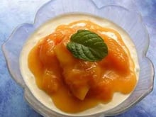 Blanc manger aux amandes et compote d'abricots
