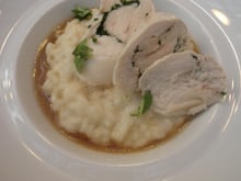 Ballotine de volaille aux herbes, risotto crémeux au vin blanc Lichette