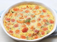 “Excellente” : voici notre recette de clafoutis d’abricots notée 4,6/5 par nos lecteurs, avec une touche qui apporte encore plus de saveur !