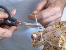 Faut-il brider sa dinde de Noël ? Un Meilleur Ouvrier de France nous explique pourquoi ce geste est important