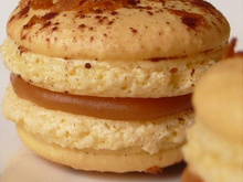 Macarons au caramel et sel de Guérande