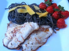 Filet de dorade royale au safran et à l'encre de seiche