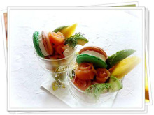 Verrine guacamole, mangue, avocat, saumon, macaron saumon, St Moret, aneth.......