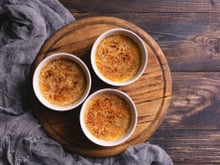 “LE dessert craquant et fondant” : Cyril Lignac partage sa recette de crème brûlée avec sa touche irrésistible !