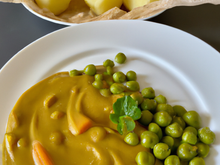 Crème de petits pois, patate douce et curry indien