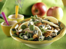 Salade de mâche, poulet, pommes et Saint Agur