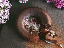 Vue 21 millions de fois sur les réseaux sociaux, voici la recette ultime pour un fondant au chocolat incroyable