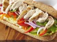 Sandwich au poulet grillé