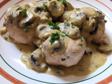 Champignons de Paris farcis au poulet et sa sauce