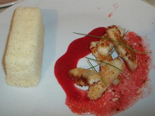 Petites briques de poisson blanc aux deux sauces de merises & son riz au safran rouge