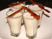 Velouté de chou-fleur, chips de jambon de Parme