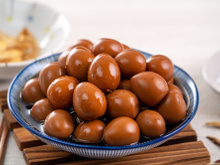 Fini les œufs brouillés, misez sur les œufs à l'urine pour bruncher avec votre pire ennemi