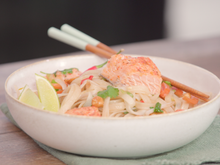 Pad Thaï au saumon MOWI Traiteur mi-cuit épices Thaï