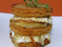 Mille-feuilles de pain d'épices au Neufchâtel et au miel