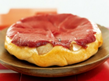 Tatin à la bûche affinée et au thon caramélisé au miel