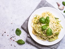 Une diététicienne partage sa recette de courgettes à la carbonara, un vrai délice !