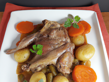 Fricassée de lapin à la paysanne traditionnelle