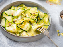 “Comment faire une entrée d’exception avec une simple courgette ?” : ce chef partage une recette qui va bluffer vos invités !