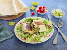 Burrito aux courgettes, pesto et blanc de poulet