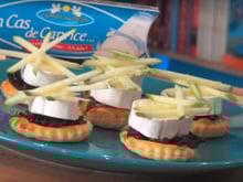 Tartelettes fines à la compotée d'oignons rouges, pommes & En Cas de Caprice