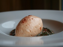 Mousse onctueuse au poivron rouge, anchoïade provençale taillée au couteau.