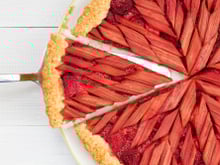 “L’acidité en bouche, un régal ! ” : la meilleure recette de tarte à la rhubarbe notée 4.9/5 par nos lecteurs