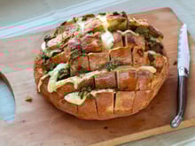 Pain hérisson à effeuiller au pesto et au Cantal