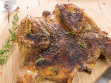 Faisan en crapaudine à la moutarde et à la sarriette