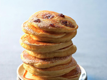 Pancakes banane et rhum-raisins simples