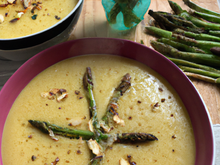 Soupe d'asperges aux cacahuètes