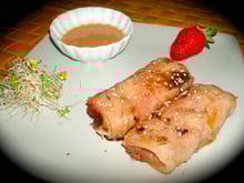 Nems de printemps aux fraises, asperges et fromage de chèvre