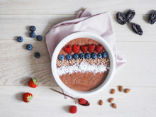 Smoothie bowl et jus de pruneau
