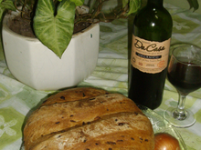 Pain aux oignons et vin rouge maison