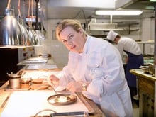 Hélène Darroze : voici les 3 ingrédients dont elle ne peut pas se passer pour cuisiner au quotidien