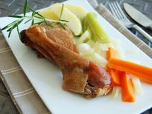 Cuisse de poule confite façon pot-au-feu