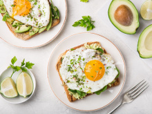 "Ma recette préférée” : le chef Simone Zanoni dévoile sa version du toast à l’avocat à l’italienne, parfaite pour le petit-déjeuner