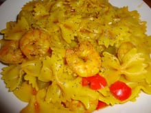 Farfalles aux crevettes et poivrons